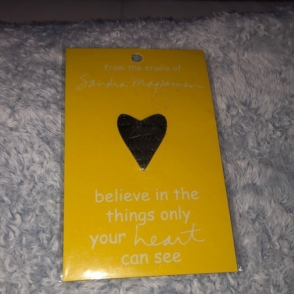 Heart‎ Shape Easter Faith Pin Brooch Nickel color Metal New - Picture 1 of 14